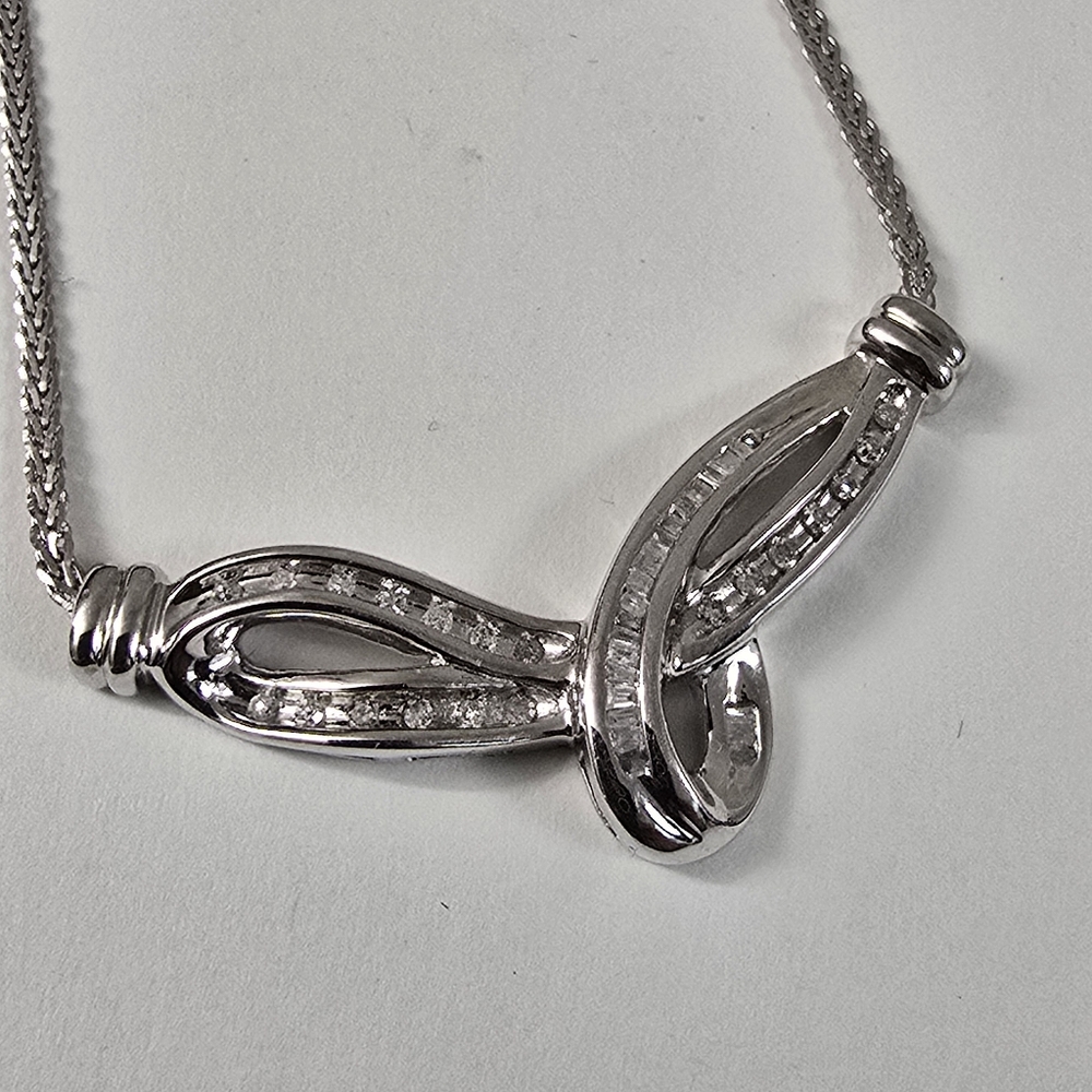 Elegant 10K White Gold Diamond Necklace – Infinity Twist Design